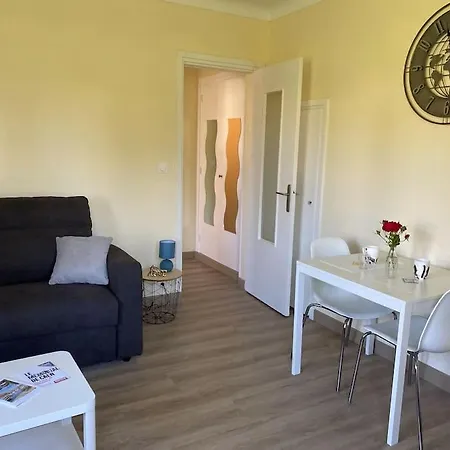 Appartement Charmant F1 Tout Equipe